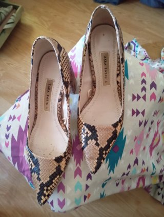 Zapatos Zara Talla 37 efecto piel serpiente