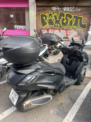 Peugeot Metropolis 400 Black Edition