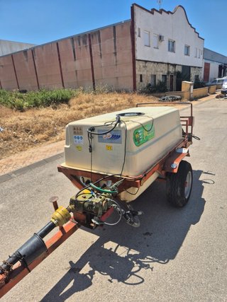 Cuba de azufrar remolcable