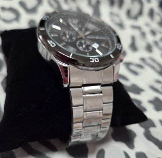 Reloj Nuevo  de metal en Caja
