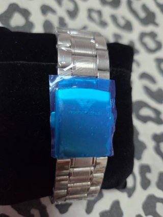 Reloj Nuevo  de metal en Caja