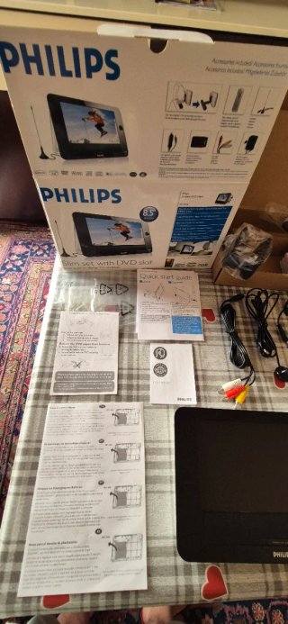 Philips PET835 Lettore DVD Portatile 8.5