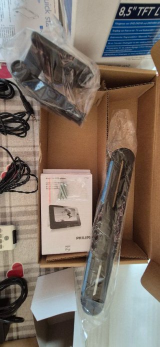 Philips PET835 Lettore DVD Portatile 8.5