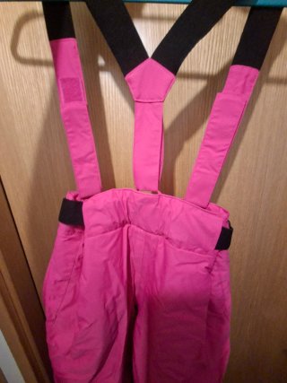 Pantalones de esquí rosas con tirantes