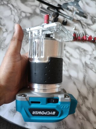 Fresadora inhalambrica BYCPower con accesorios