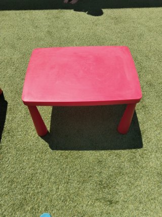 Mesa infantil roja IKEA