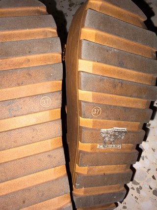 Sandalias Plataforma Doradas con Pedrería