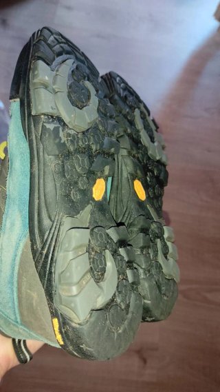 Botas de montaña talla 37 Vibram
