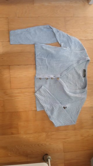 Cardigan azul corto con botones