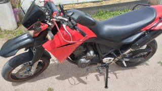 Yamaha XT 660X Supermotard Roja y Negra
