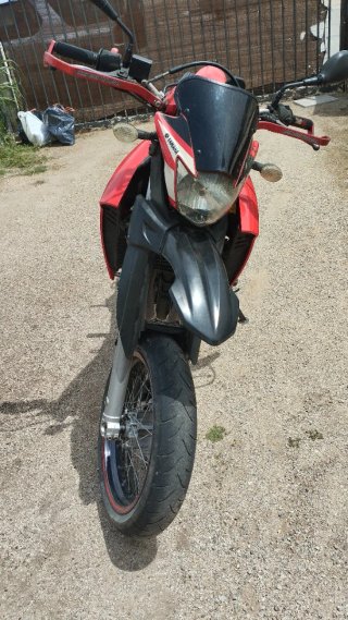 Yamaha XT 660X Supermotard Roja y Negra