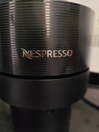 Cafetera Nespresso Vertuo Pop, color negro