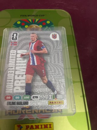 Cromo Erling Haaland Panini Premium plata