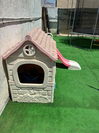 Casita infantil con tobogán