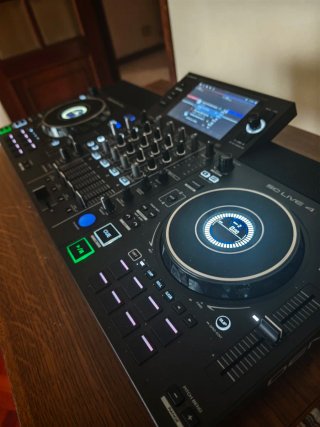 Denon DJ SC Live 4 Controlador DJ
