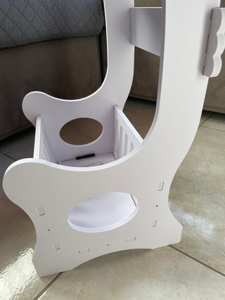 Tavolino shabby con portariviste