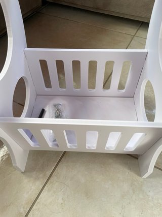 Tavolino shabby con portariviste