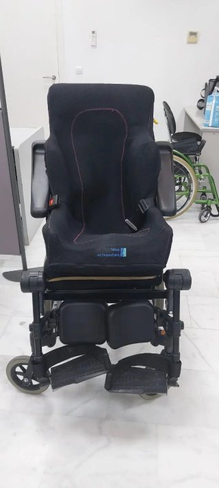 Silla de ruedas postural.