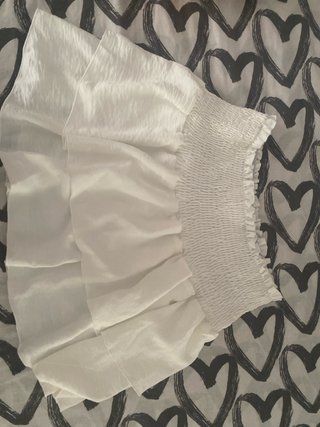 Falda blanca con cintura elástica