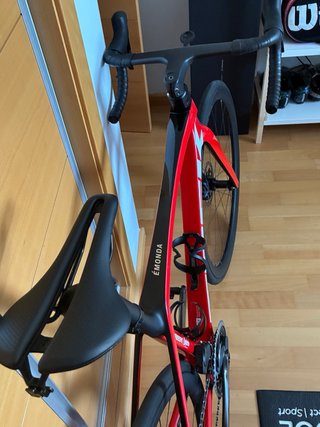 Bicicleta de carretera Trek Roja