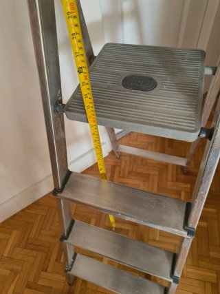 Escalera aluminio 4 peldaños