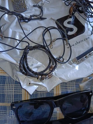 Lotto gioielli uomo: orologi, collane, bracciali