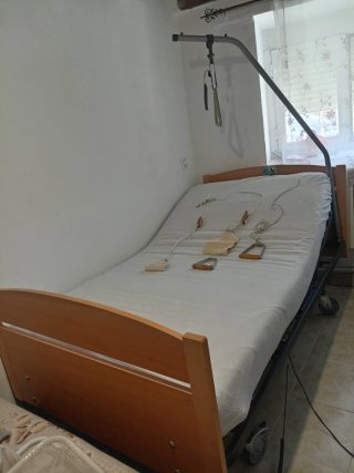 Cama articulada con accesorio y colchón