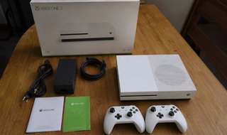 Xbox One S Blanca + 2 Mandos