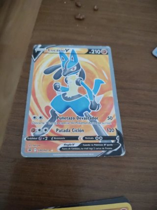 Lucario V SWSH213 Carta Pokémon 2022