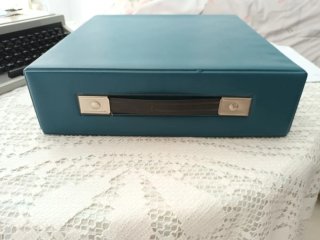 Máquina de escribir Olivetti Dora