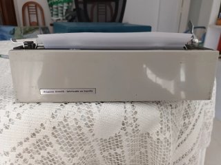 Máquina de escribir Olivetti Dora