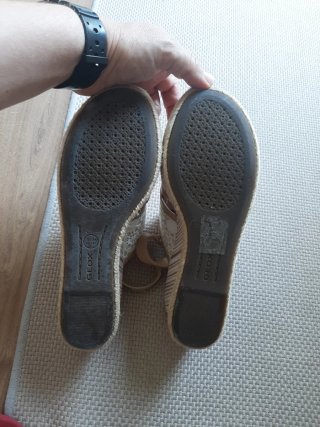 Sandalias Geox Beige y Blancas