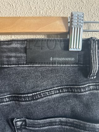 Pantalones vaqueros negros desgastados talla 34
