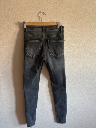 Pantalones vaqueros negros desgastados talla 34