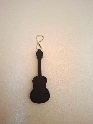 Chiavetta USB 4GB a forma di chitarra