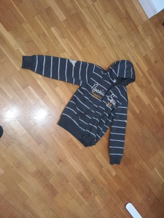 Chaqueta de casa gris y blanca