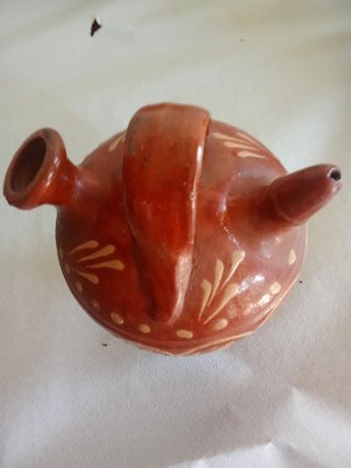 Cántaro artesano de cerámica