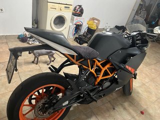 KTM RC 125cc Negra y Naranja
