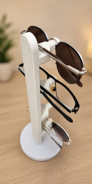 Soporte para 4 gafas.