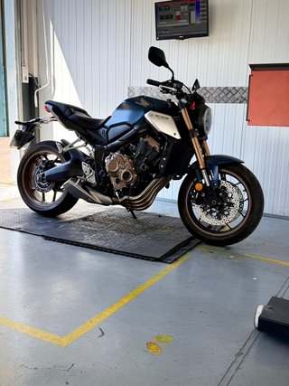 Honda CB650R Negra