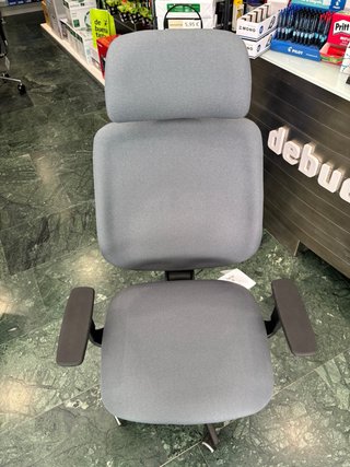 Silla de oficina ergonómica gris