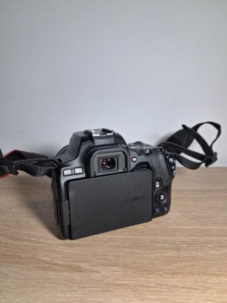 Canon EOS 250D