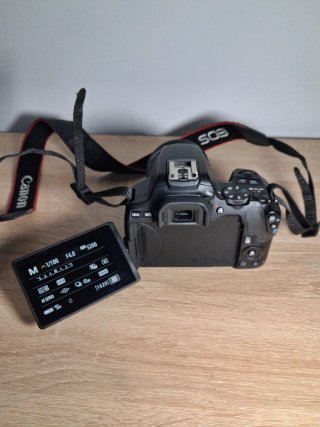 Canon EOS 250D