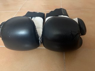 Guantes de boxeo Adidas negros
