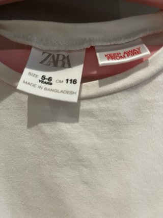 Camiseta Zara blanca niña volantes