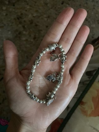 Pulsera plata con elefantes