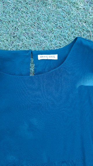 Blusa verde botella con volantes
