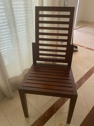 Mesa de comedor y 4 sillas madera