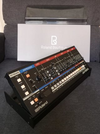 Roland JU-06A Boutique, + DK-01 + Desksaver
