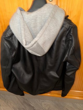 Chaqueta Zara Negra con Capucha Gris